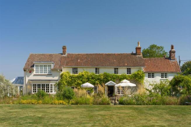 6 bed property, in Corton, £1,300,000