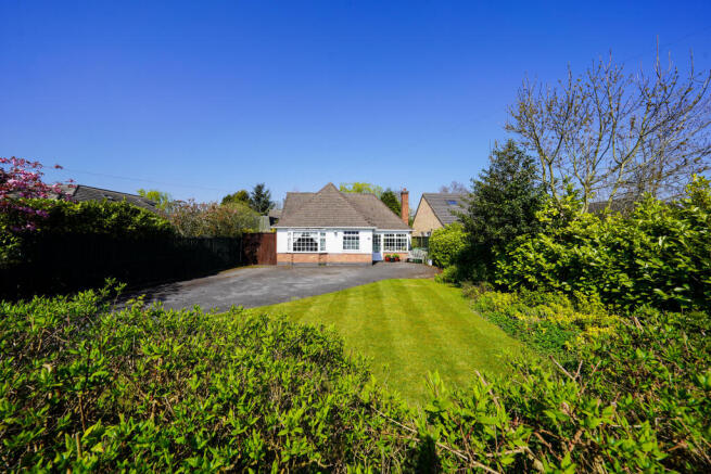 4 bed property, in Sports Road, £495,000