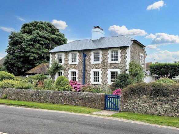 3 bed property, in Flint Cottage, £765,000