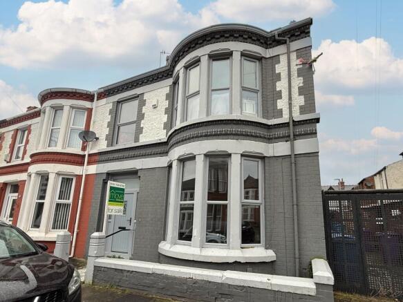 4 bed property, in Hereford Road, £325,000