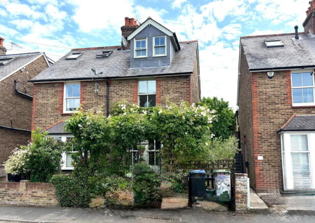 3 bed property, in Spencer Road, £800,000