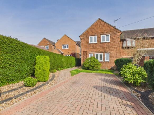 3 bed property, in Laburnum Crescent, £270,000