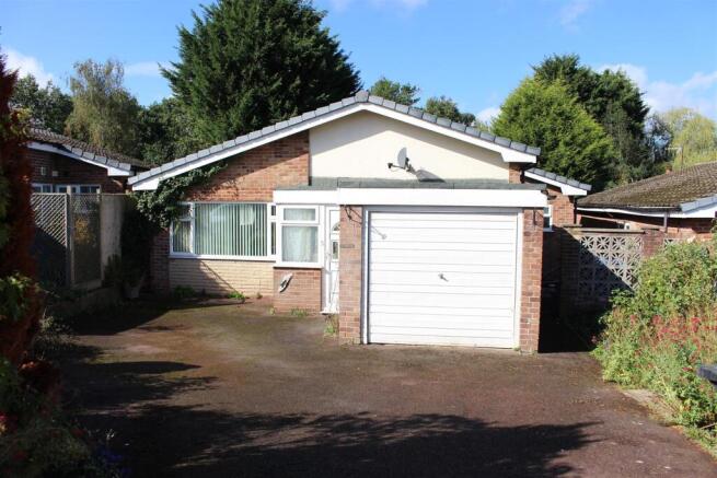 3 bed property, in Daventry Close, £295,000