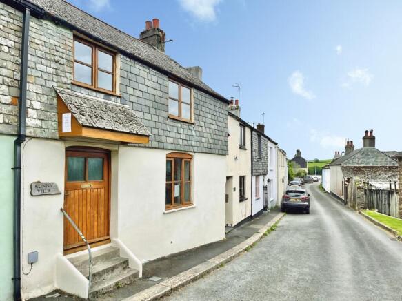 2 bed property, in Fore Street, £220,000