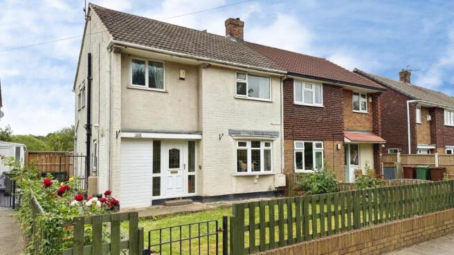 3 bed property, in Watling Road, £155,000