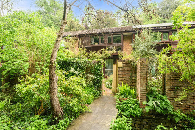 4 bed property, in Avon Vale, £500,000