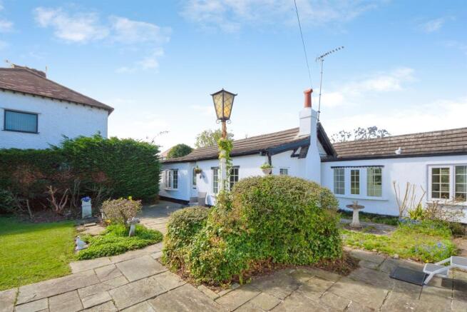 3 bed property, in Acres Road, £450,000