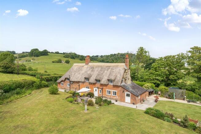 3 bed property, in Melbury Bubb, £795,000