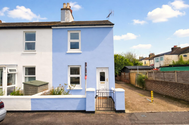 2 bed property, in Sussex Street, £260,000