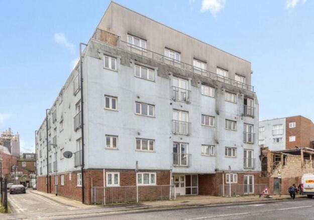 1 bed property, in 17 Birchfield, £125,000