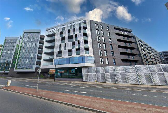 2 bed property, in Flat 405, £110,000