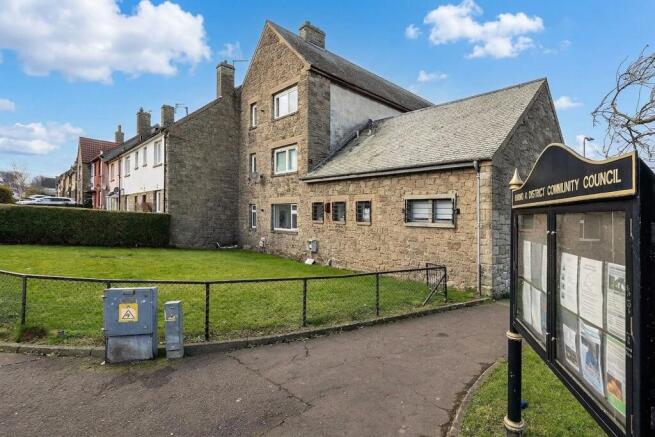 2 bed property, in North Street, £140,000