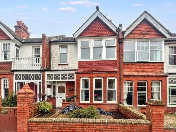 2 bed property, in Victoria Drive, £175,000