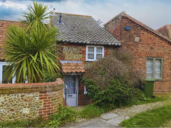 3 bed property, in Chapel Yard, £280,000