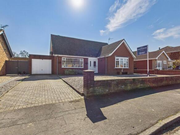 4 bed property, in Coles Avenue, £300,000