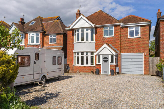 4 bed property, in Dorchester Road, £570,000