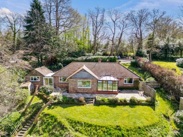 4 bed property, in Brittenden Lane, £900,000