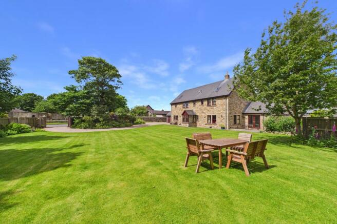 7 bed property, in Morpeth NE65, £995,000