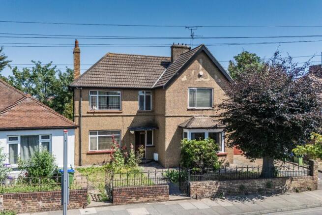 3 bed property, in Colyers Lane, £500,000