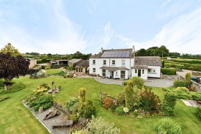 5 bed property, in Ottery, £625,000