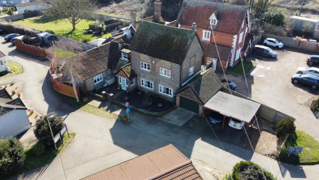 4 bed property, in Ford Road, £500,000