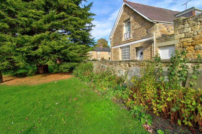 2 bed property, in St. Lawrence Terrace, £260,000