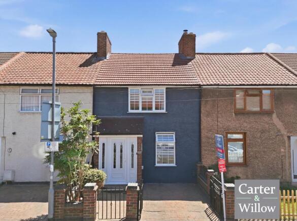 2 bed property, in Raydons Road, £375,000