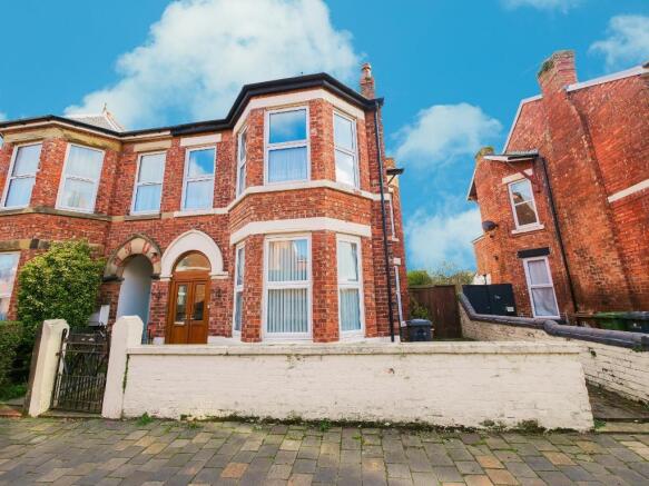 3 bed property, in York Avenue, £275,000