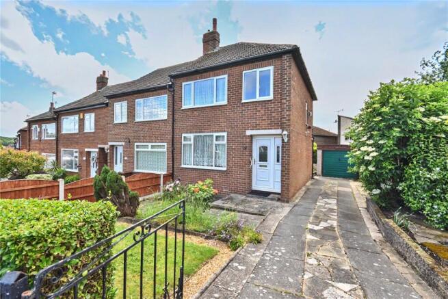 3 bed property, in Field End Court, £199,500