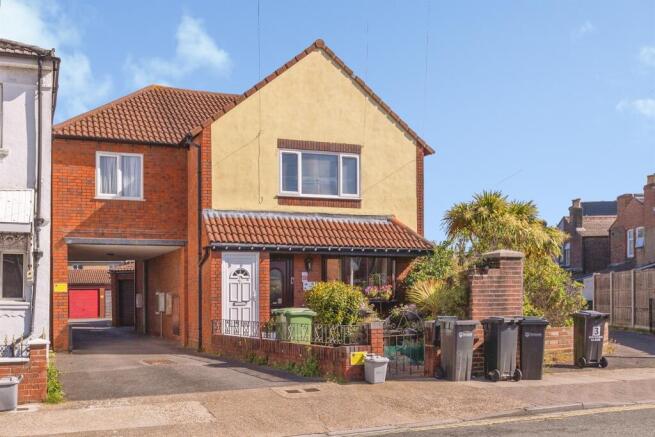 3 bed property, in Ophir Road, £265,000