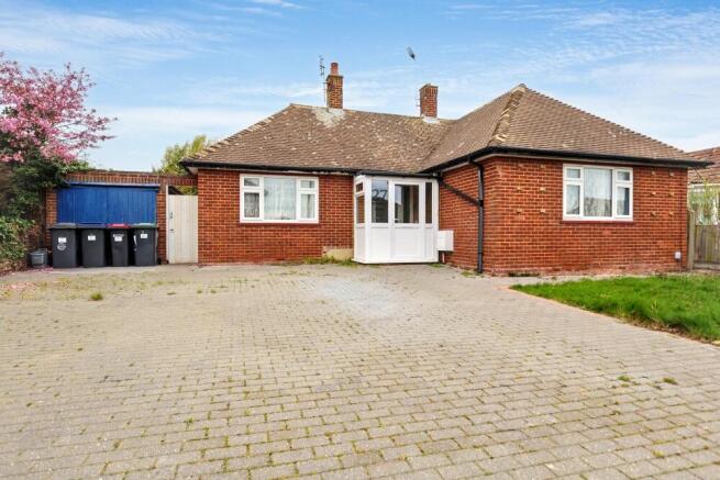 2 bed property, in Newton Road, £460,000