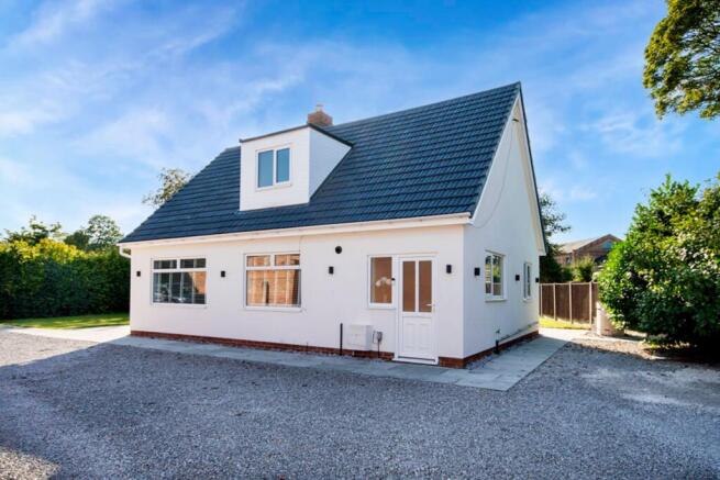 2 bed property, in Myrtle Street, £320,000