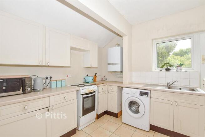 4 bed property, in Green Lane, £220,000