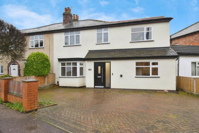 4 bed property, in Curzon Avenue, £490,000