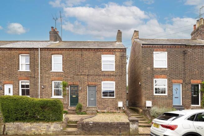 2 bed property, in Brook Street, £400,000
