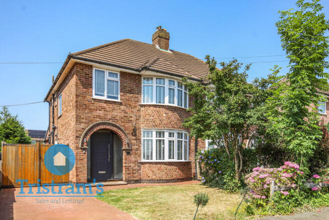 3 bed property, in Joyce Avenue, £350,000