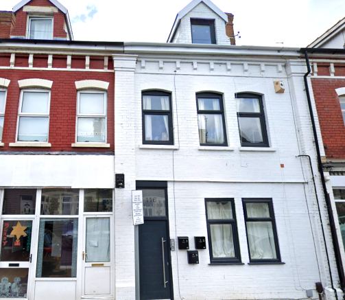 5 bed property, in High Street, £350,000