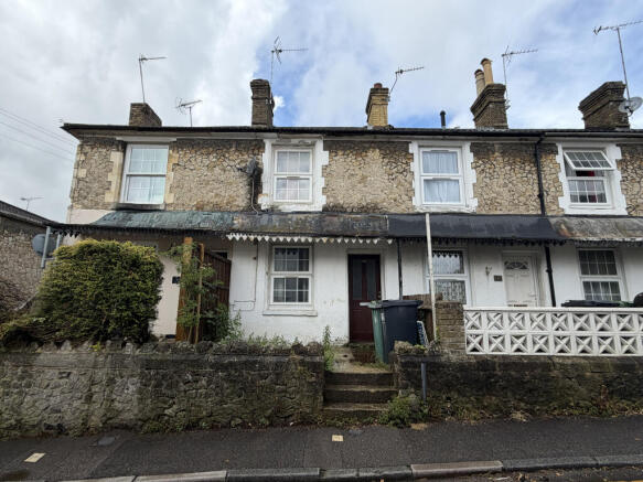 2 bed property, in 32 Bower Lane, £180,000