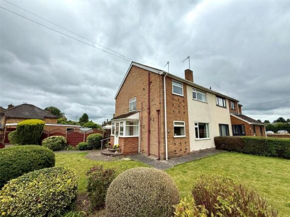 3 bed property, in Broomfield Road, £285,000