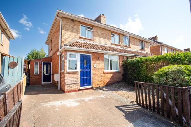 2 bed property, in Roman Road, £190,000