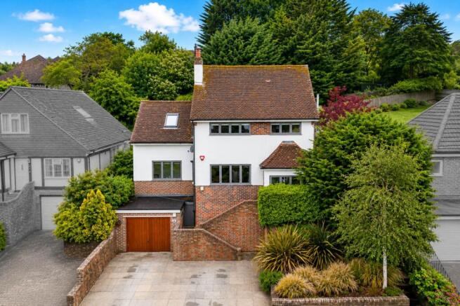 5 bed property, in Hillside Way, £1,200,000