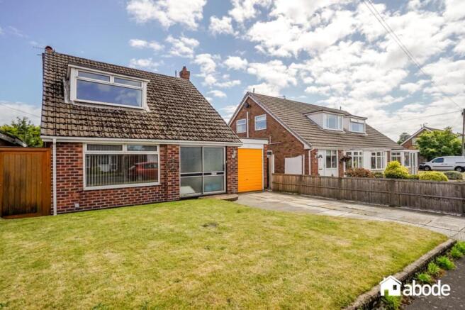 3 bed property, in Hawksworth Drive, £300,000