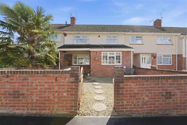 3 bed property, in Lincoln Close, £329,950