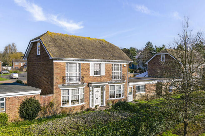 4 bed property, in Hythe, £750,000