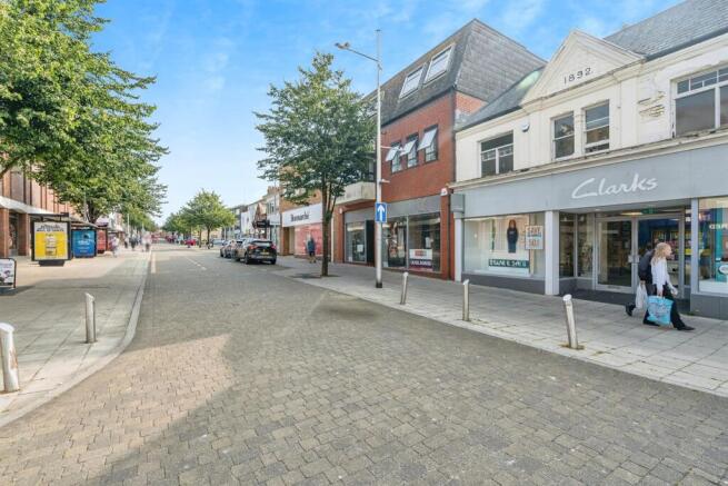 1 bed property, in London Road North, £105,000