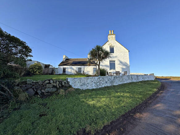 3 bed property, in Alton Farm, £1,580,000