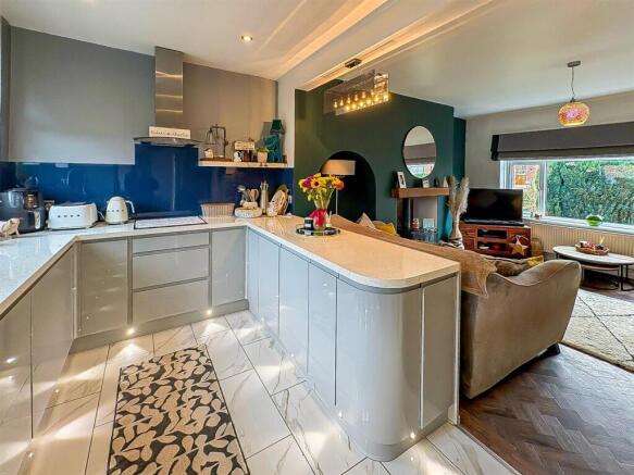2 bed property, in Chapel Garth, £205,000