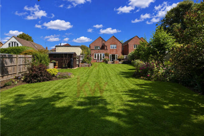 4 bed property, in Main Road, £650,000