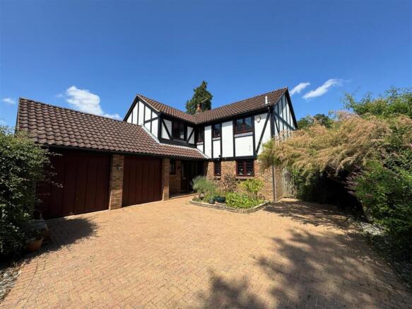 5 bed property, in Bowmans Close, £950,000