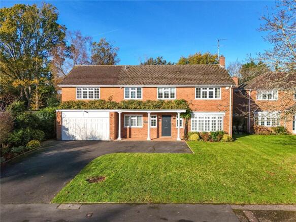 5 bed property, in Pine Walk, £1,550,000